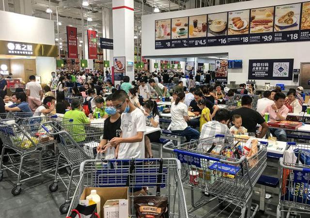 进门就先交260元，违反常理的山姆超市，咋在中国越来越火了？