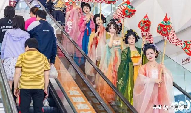 就在本周五晚，奉贤宝龙！“奉浦星河·乞巧市”古风市集即将开市！