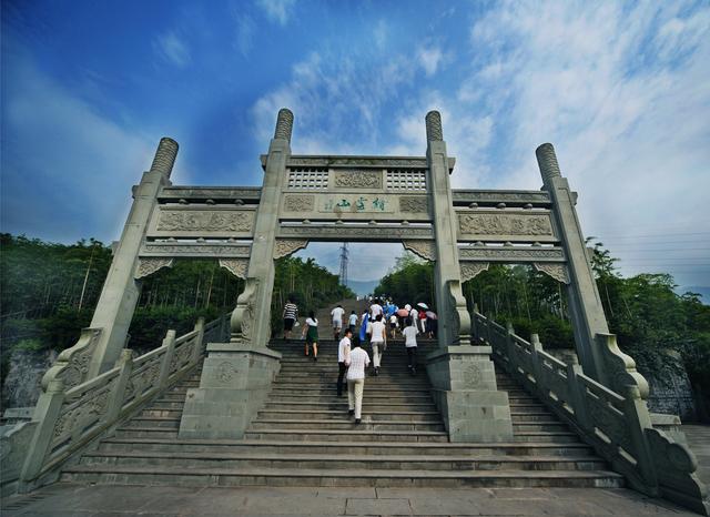 家在缙云青绿间 “两山”路引归乡客
