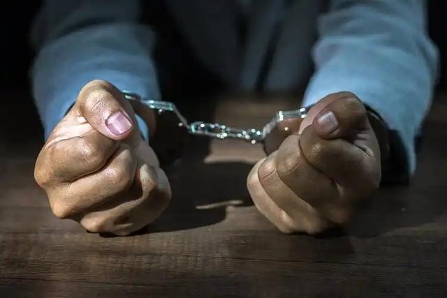 国家出手，被擒下的3位中国富商，他们做的事情实在是太过分了！