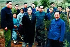 1984年，胡耀邦同志曾来利川县视察，这些珍贵镜头你见过吗？图片