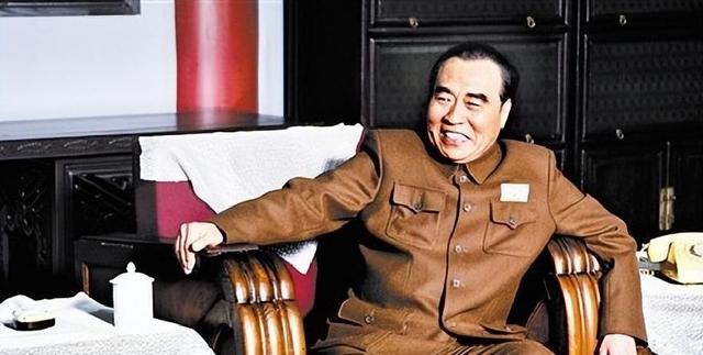 他是十大元帅之一，蒋介石称他是武圣，彭老总在他面前甘愿为将！