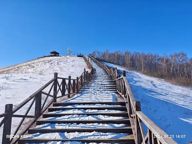 游览乌兰布统影视外景基地