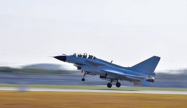 普京会惊慌吗？美国军舰“压境”	，或即将抵达俄罗斯前线？