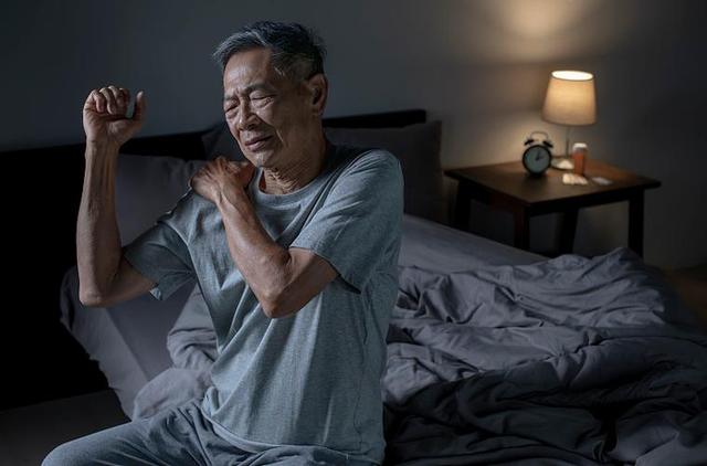视力模糊，不一定就是白内障，真正的白内障是这3个样子！