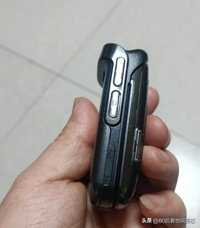 今日回顾之索尼爱立信W710c，第一款运动Walkman手机！
