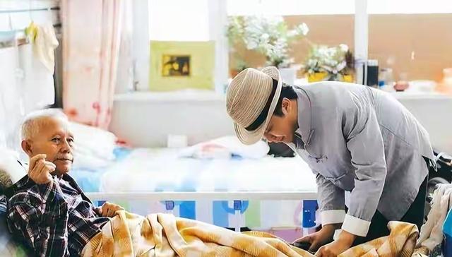 梅派后人都没想到，李玉刚竟于贺娇龙去世后	，因一个行动口碑逆转