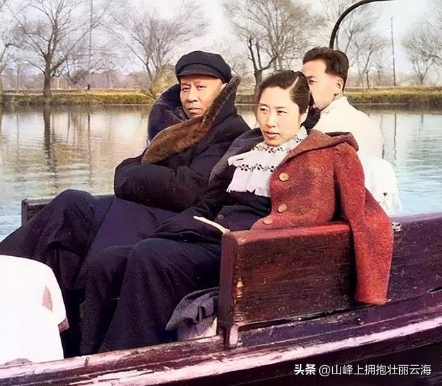 刘少奇的夫人王光美有多美？19岁在大学的留影，美艳不可方物！