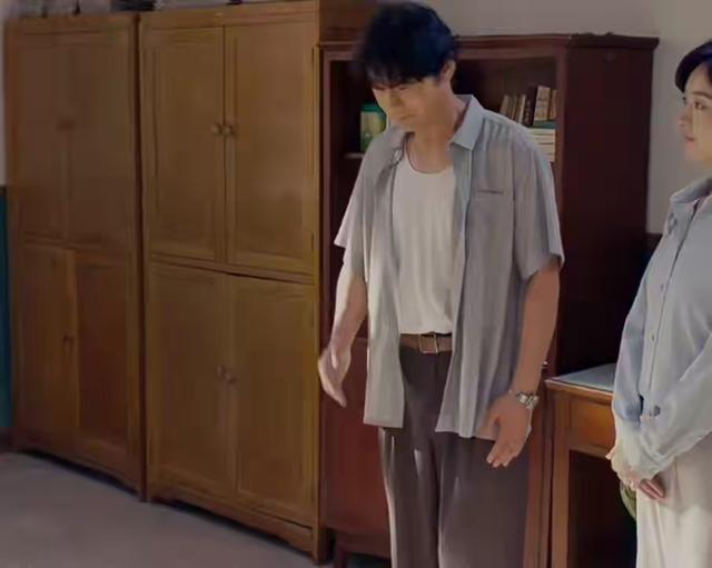 赵丽颖新剧《小城大事》刚播就差评一片	，观众的差评理由出奇一致