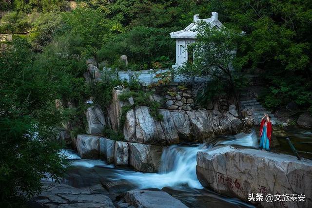 泰山雨后云雾织仙境！泼墨山水里藏着夏日最治愈的奔赴