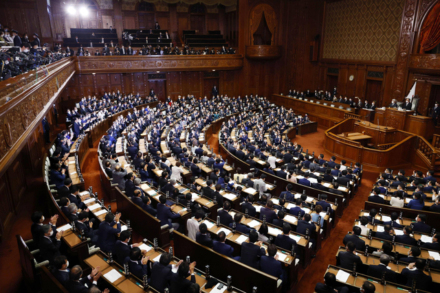 中国三天实弹演习	，外资开始撤离日本？高市派人访华，想体面认输