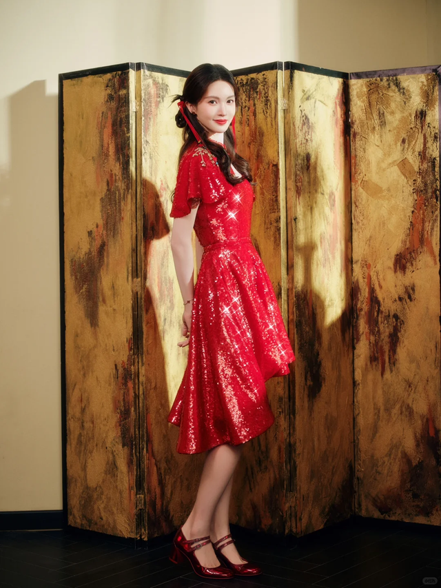 53岁刘钧现状：住北京郊区别墅	，一直未婚与小猫作伴，自己做饭吃