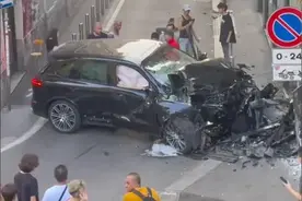 坏了，米兰华人街发生惨烈车祸，保时捷被撞毁！华人夫妇已身亡图片