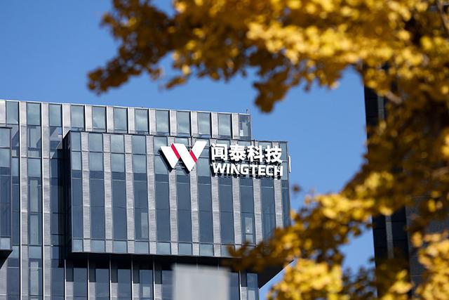 下周北京会谈是机会，前提是荷兰“纠错”，但他称“无悔”