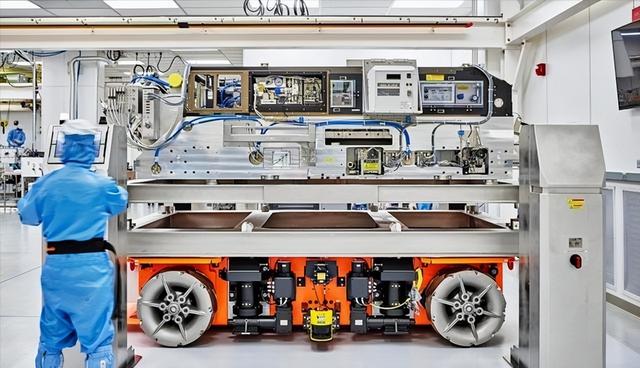 60台光刻机，1000亿元！荷兰正式表态，外媒：ASML准备秋后算账了