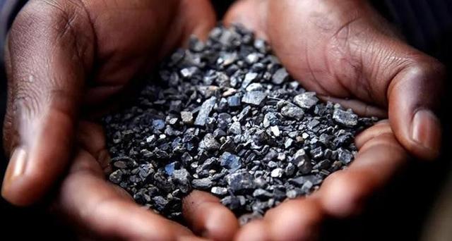 荷兰光刻机靠华稀土，却帮美卡中脖子！忘了40年前被中国精准反制