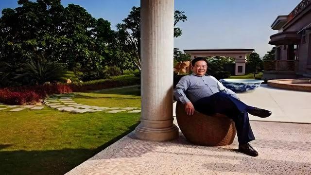 张国立做客曹德旺6000平豪宅，宝贝多到让人咋舌，被猫惊出一身汗