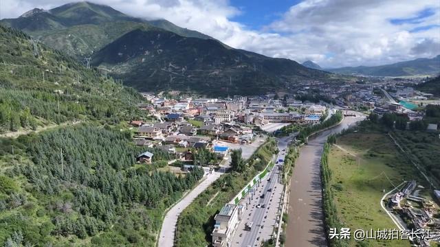 四川北部的十八线小城，不仅有机场和高铁站，还有一大堆绝美景点