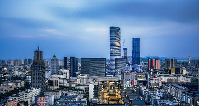 南京没想到	，苏州也没想到，如今的中国徐州，已成为全国焦点