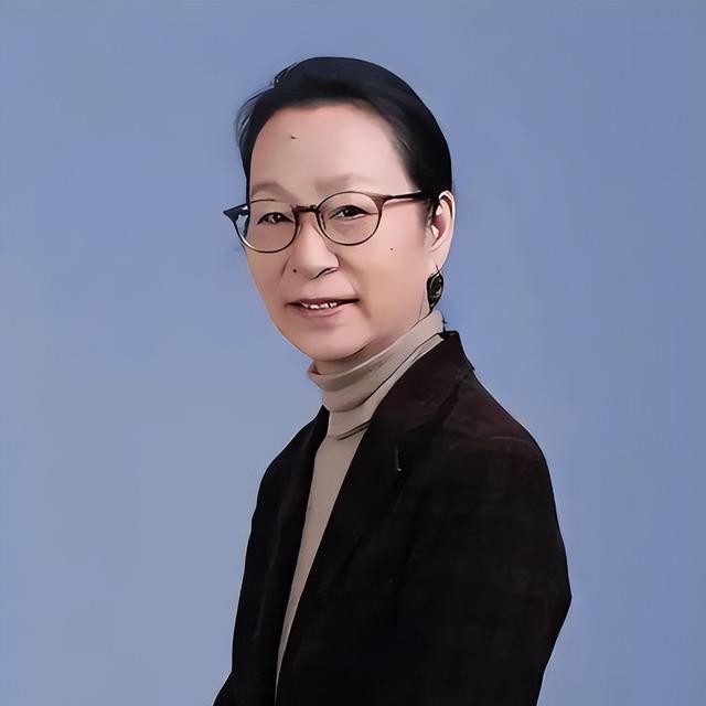 孩子父亲真相大白一月后，奚美娟低调露面，手足无措	，落寞呆坐