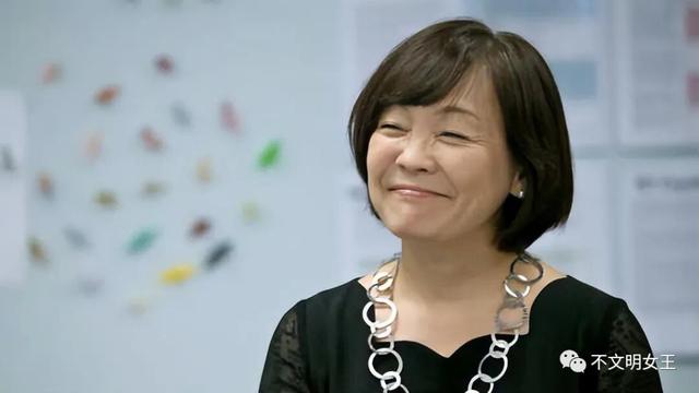 61岁安倍昭恵：丈夫遇刺后搬离婆家，种地疗伤，常去安倍坟前上香