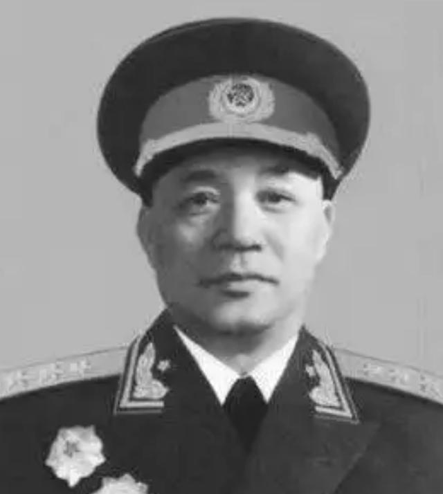 1955年授衔时，毛主席将他从上将名单中划掉，备注：此人骄傲自满