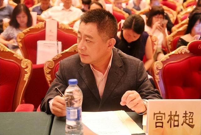 他是央视金牌主持人，57岁才结婚，娶北师大教授，气质高贵还漂亮