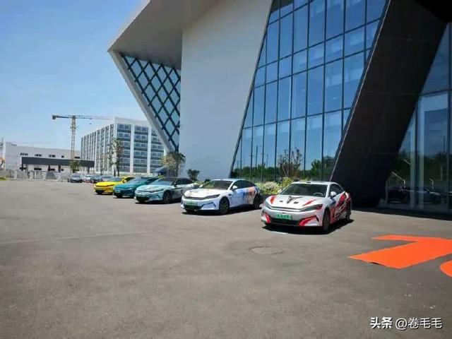 新能源赛车场炸场！220km/h+冲沙+漂移，玩一天不重样