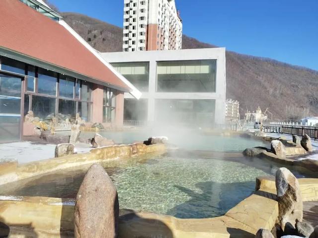 充电养生两不误丨温泉+理疗打造康养新体验，等您来解锁
