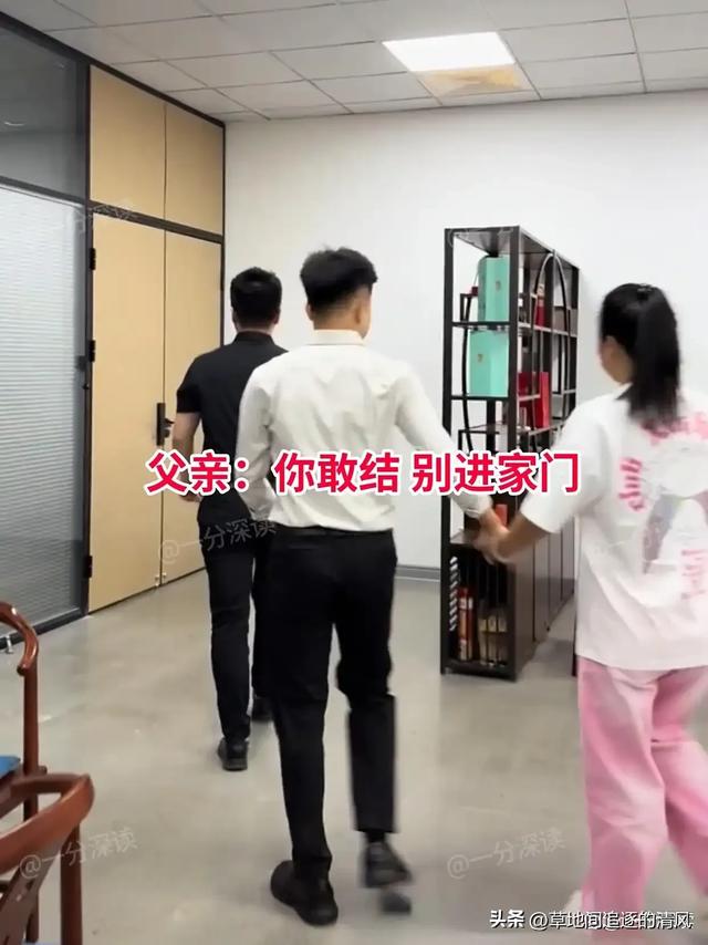 26岁小伙看上42岁女子，比他爸都显老，网友：你真饿急眼了！