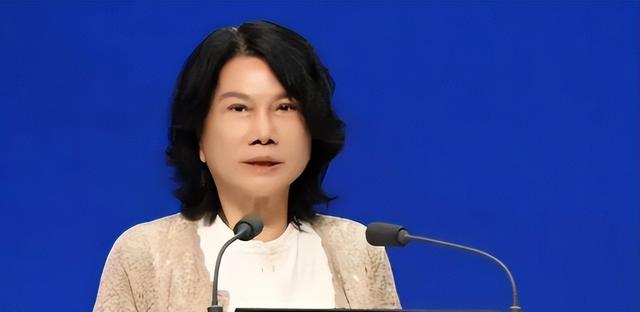 被停职审查	、转移格力资产、搞办公室恋情，董明珠身上谣言太离谱