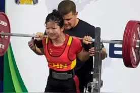 女博士郑晓萱火了：一边发顶刊，一边举重破纪录！图片