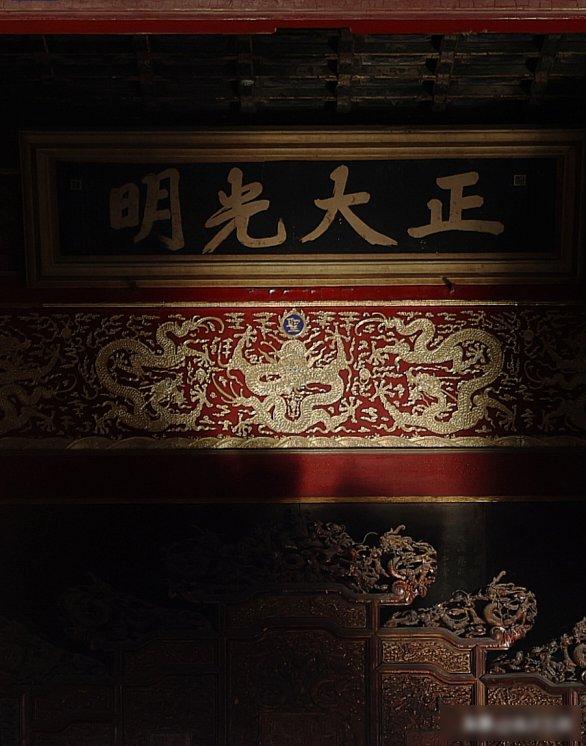 冬至故宫金光重现，游客疯拍匾额，古建暗藏皇权密码