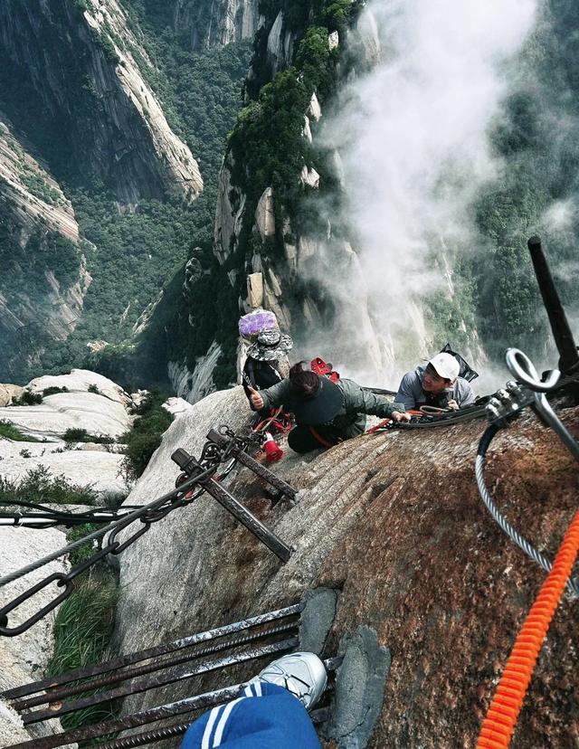 上海人爬了华山和峨眉山,实话实说,差别还是很大的