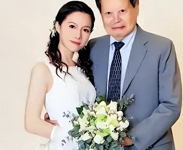 恩爱21年抵不过现实残酷，103岁杨振宁年老，娇妻49岁翁帆正当好