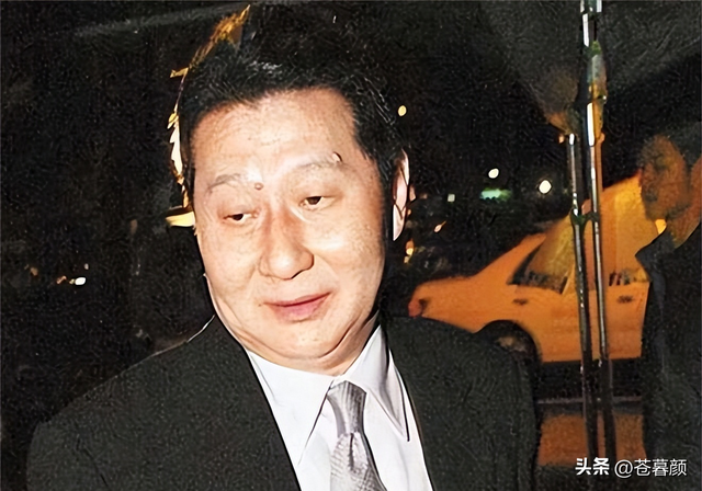 包养情人无数，娶初中同学女儿为妻，玩老婆闺蜜，视色如命的富豪