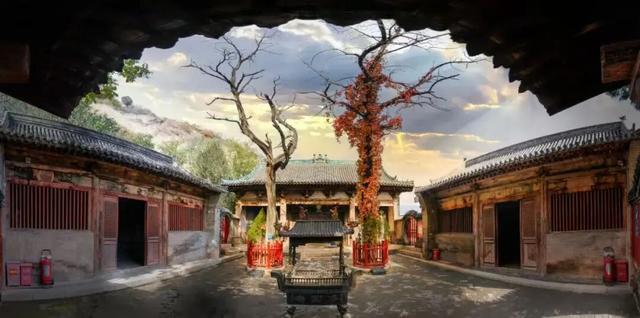 别再刷崛围山红叶图了！亲自去触摸红林间的千年时光，才够劲