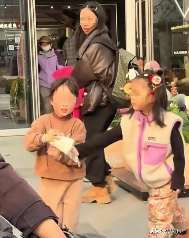 小女孩打翻水杯后续：警方介入，涉事母女道歉，女孩状态让人担忧