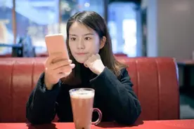 很想喝奶茶，怎么暗示男友？可以试试小仙女常用的6种撒娇方法图片