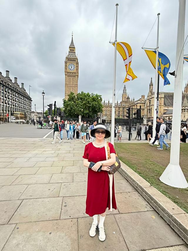 2025年夏季英国游记（十二）：参观伦敦大本钟、西敏寺，皇家马厩