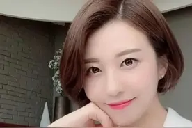 李在明的专属发言人因颜值走红，曾是电视台当家花旦，只有36岁图片