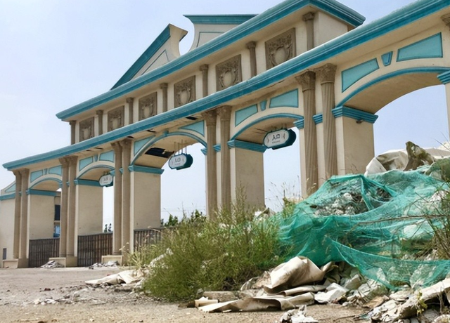 人山人海只看不买，年轻人报复性“白嫖”，景区赚不到钱了？