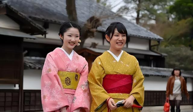 大量日本游客涌入北京，打着旅游幌子不去旅游不吃美食，为啥来？