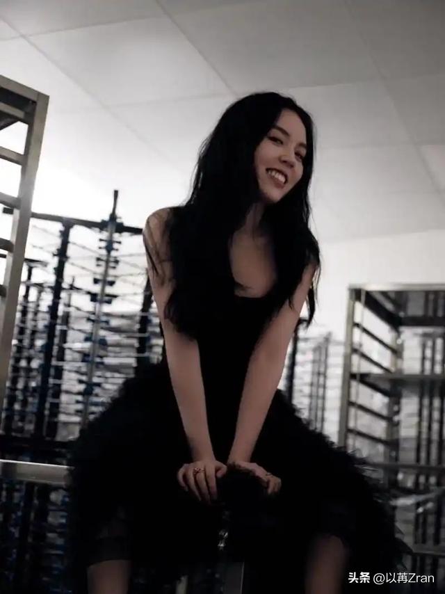 李咏也没想到，自己离世7年后，23岁的女儿就走上一条"不归路"