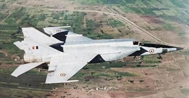 攻不了也守不住！中国空军在西藏上空，足足被印度空军欺负了40年