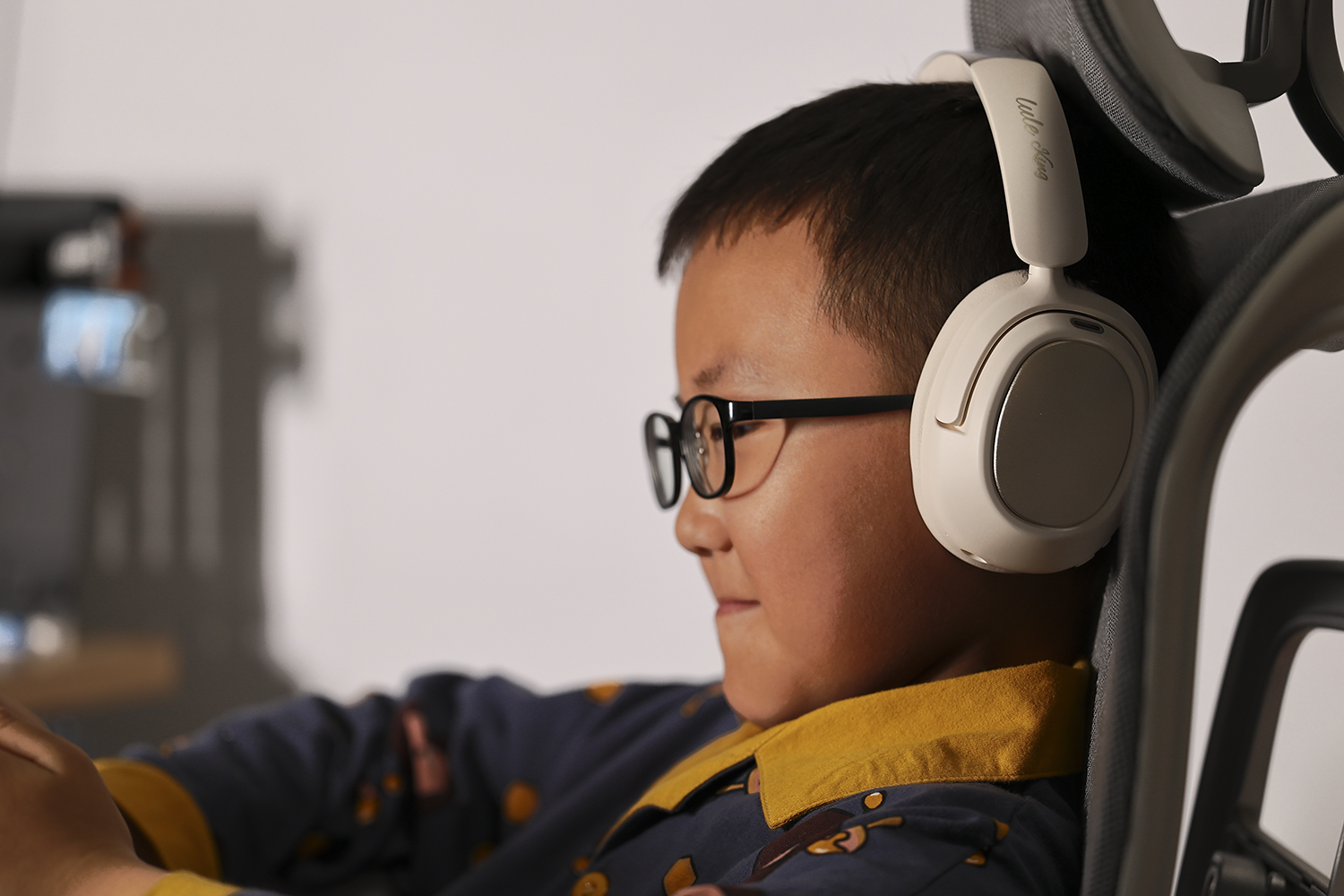 沉浸式体验,游戏就用头戴式灵野G6耳机