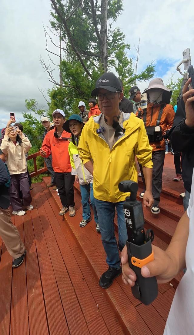 俞敏洪直播探秘“东方小瑞士”和千万网友云端感受阿尔山的美