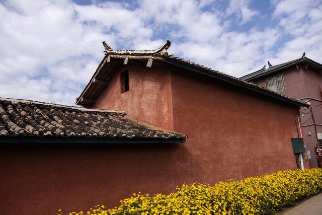 天下彝家第一村——迤沙拉