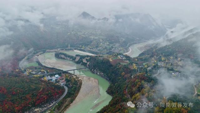 嘉陵江畔，静观一季秋色流转