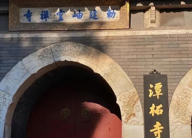 中国有一古寺，庙不大，却有武警24小时站岗，有何“过人之处”？
